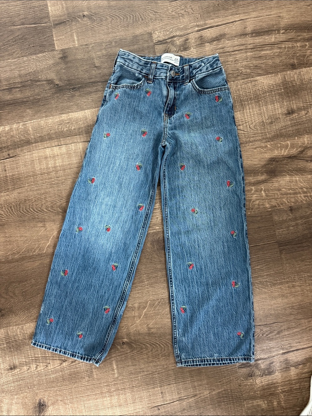Abercrombie kids Embroidered cherry Blue Denim Jeans size 9/10 regular